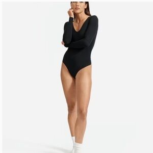 Everlane Long Sleeve V Neck Bodysuit, EUC 🎉